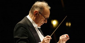 ennio-morricone-conducting.jpg