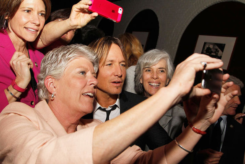 Keith Urban selfie-promotion on Capitol Hill