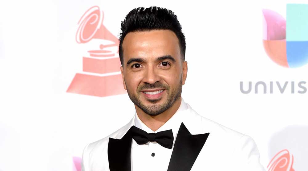 luis-fonsi-grammy-step-and-repeat