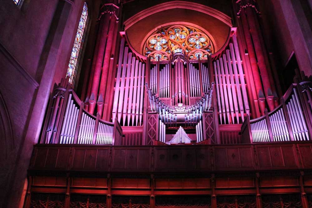 organ at first congregation church in london